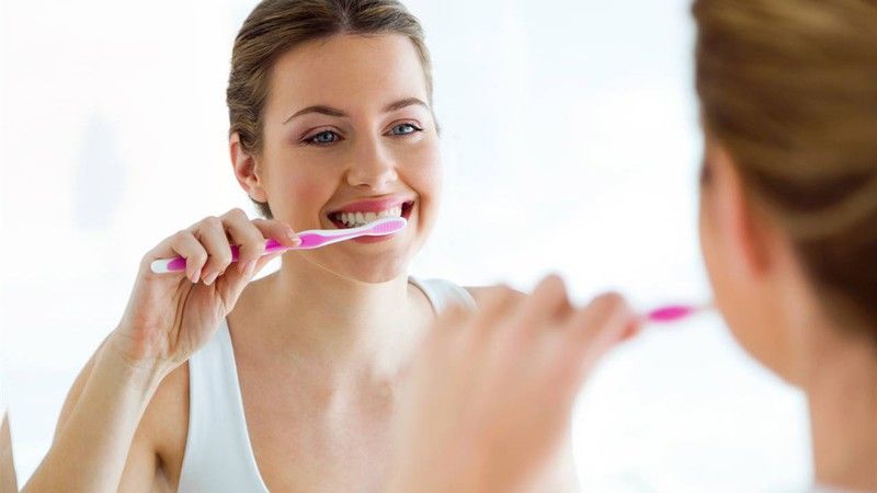 Así pues, veamos cómo debemos tener un cuidado óptimo de nuestros dientes y encías: