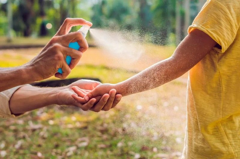 No solo es necesario evitar las aguas estancadas sino que elegir el repelente de mosquito adecuado es imprescindible para una correcta prevención