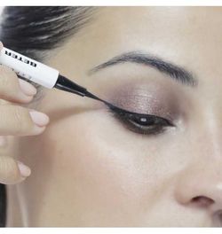 Beter Eyeliner Liquido Punta Precision 44060